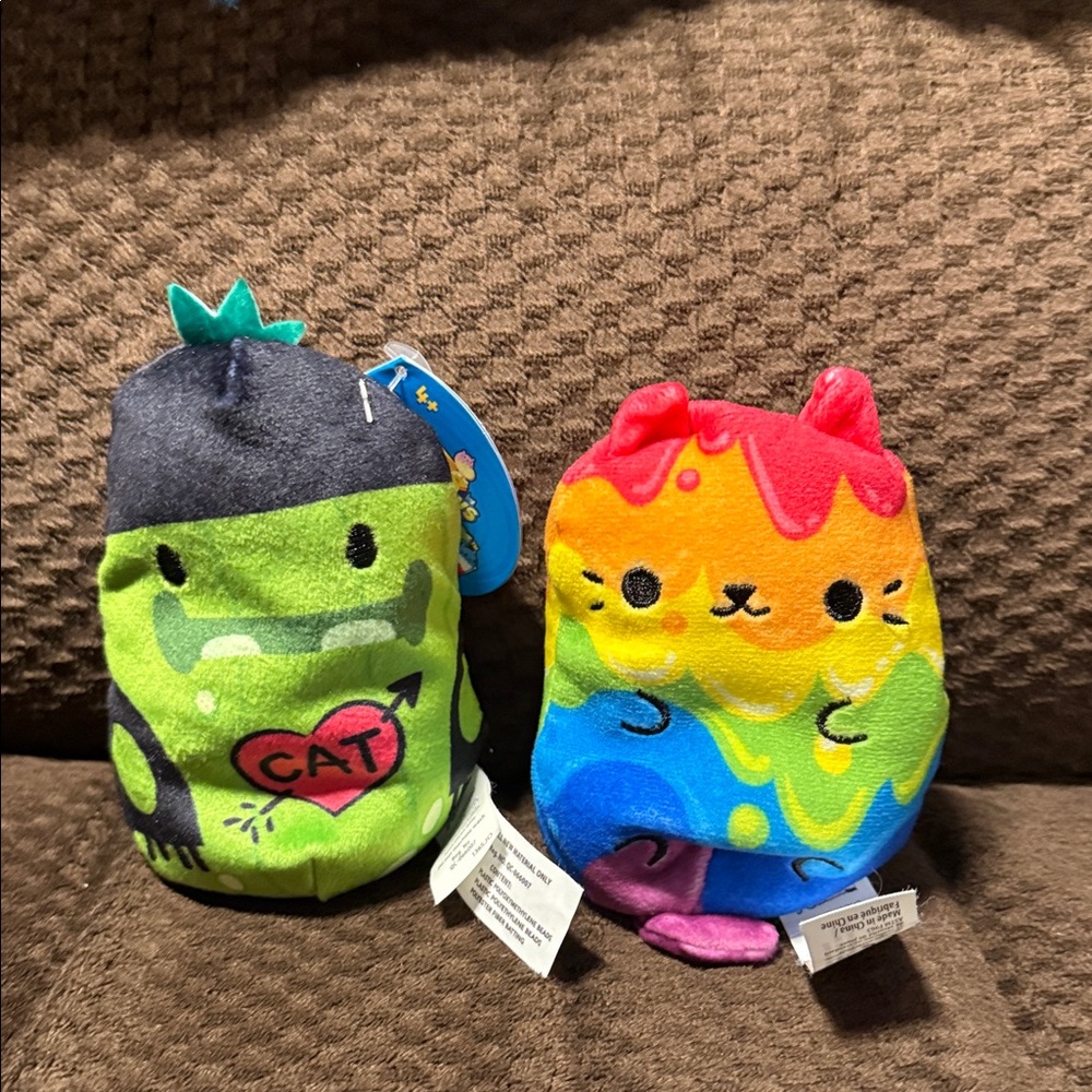 Cats vs Pickles Cepia